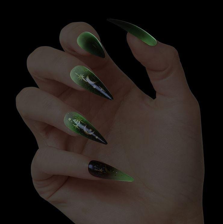 KISS VOGUISH HALLOWEEN GLOW IN THE DARK FANTASY NAILS-LIMITED EDITION