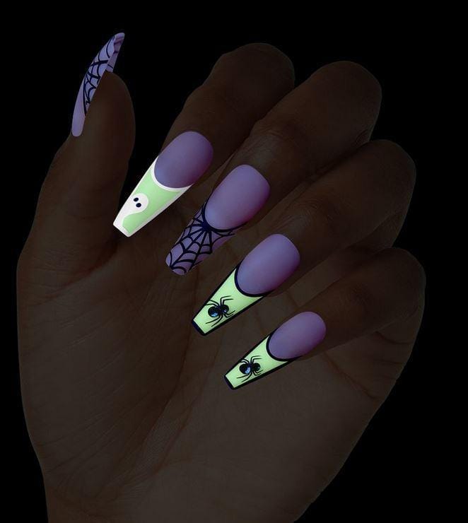 KISS VOGUISH HALLOWEEN GLOW IN THE DARK FANTASY NAILS-LIMITED EDITION