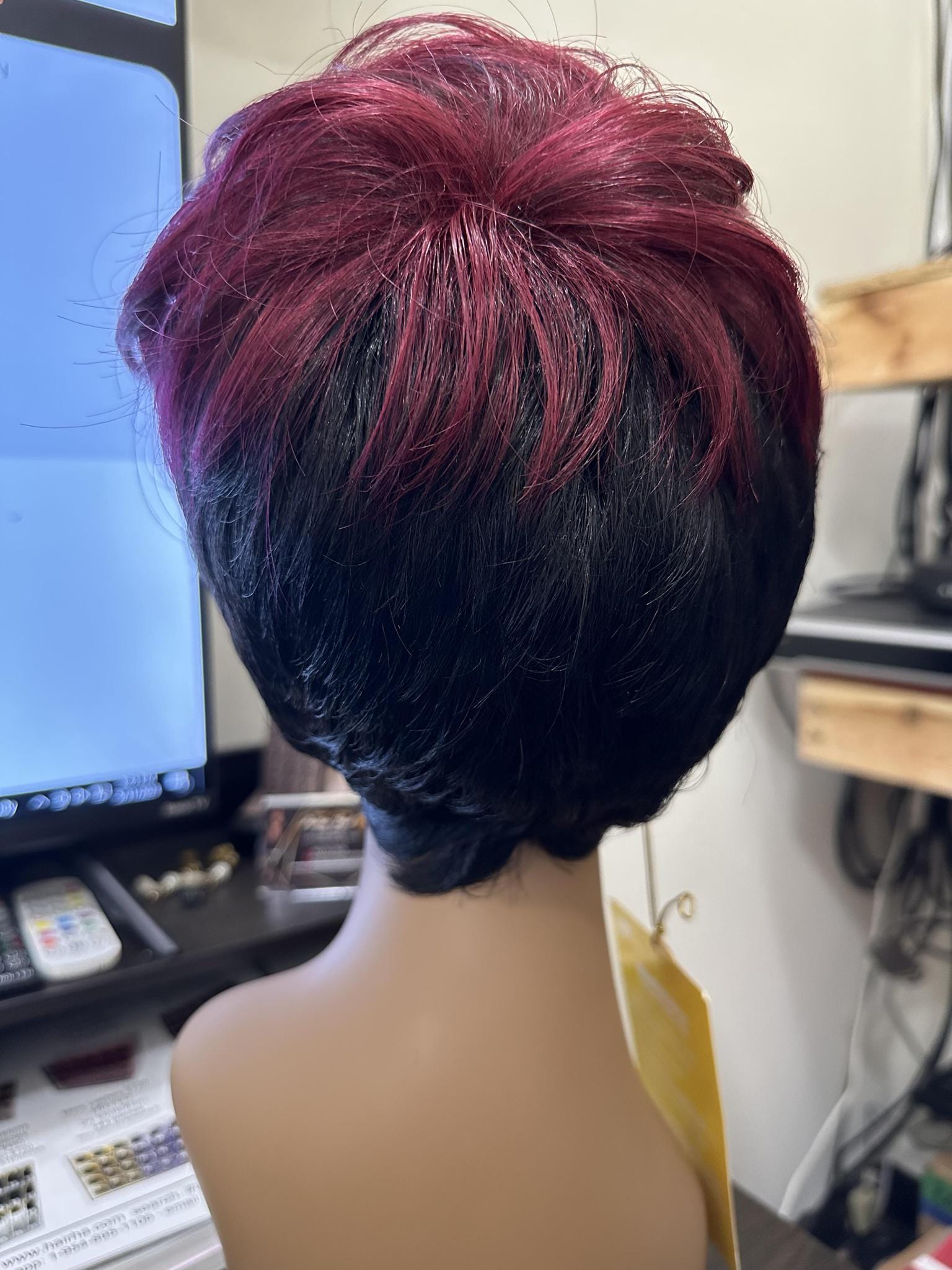 IT'S A WIG TOMO #HS BURG